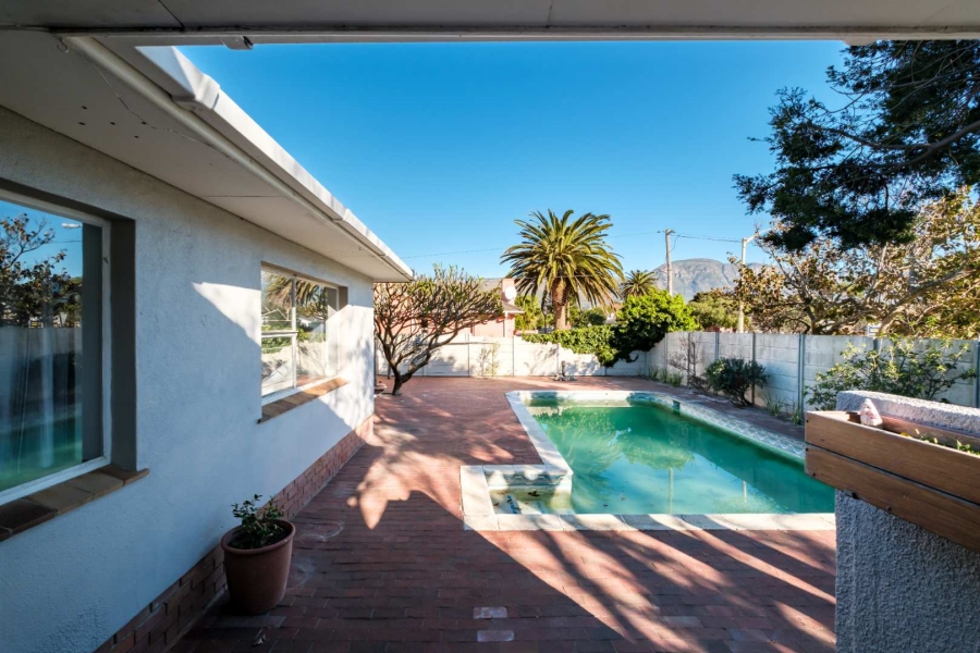 5 Bedroom Property for Sale in Kirstenhof Western Cape